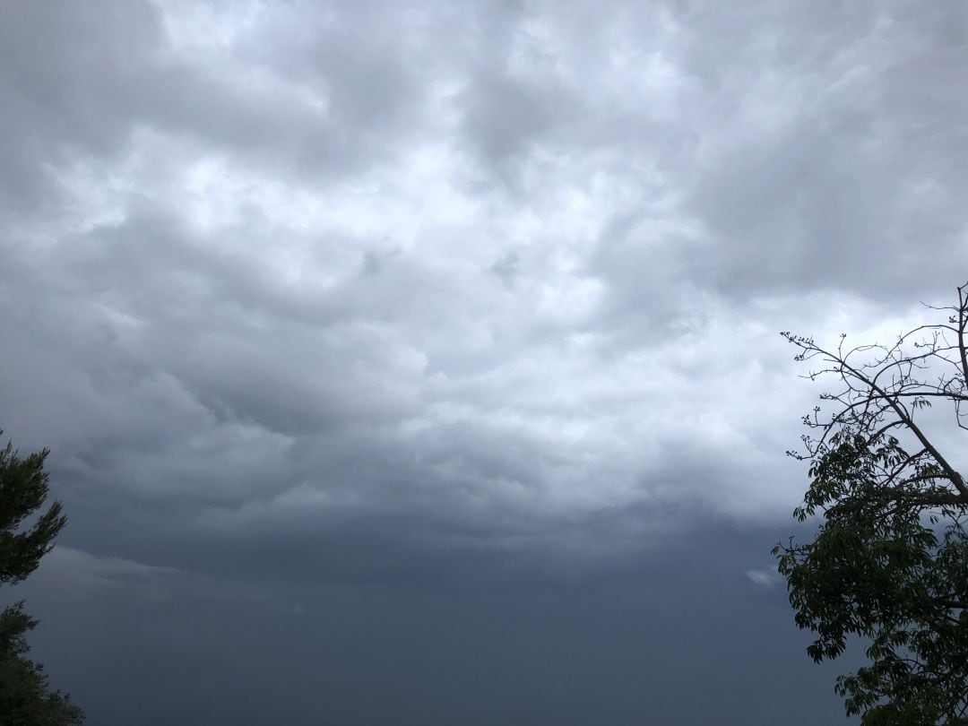 Cielo cubierto en la Safor a primera hora de la mañana 