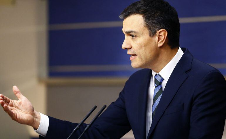 El secretario general del PSOE, Pedro Sánchez, durante la rueda de prensa ofrecida tras la reunión con los grupos independentistas catalanes de ERC y Democràcia i Llibertat (DiL) 