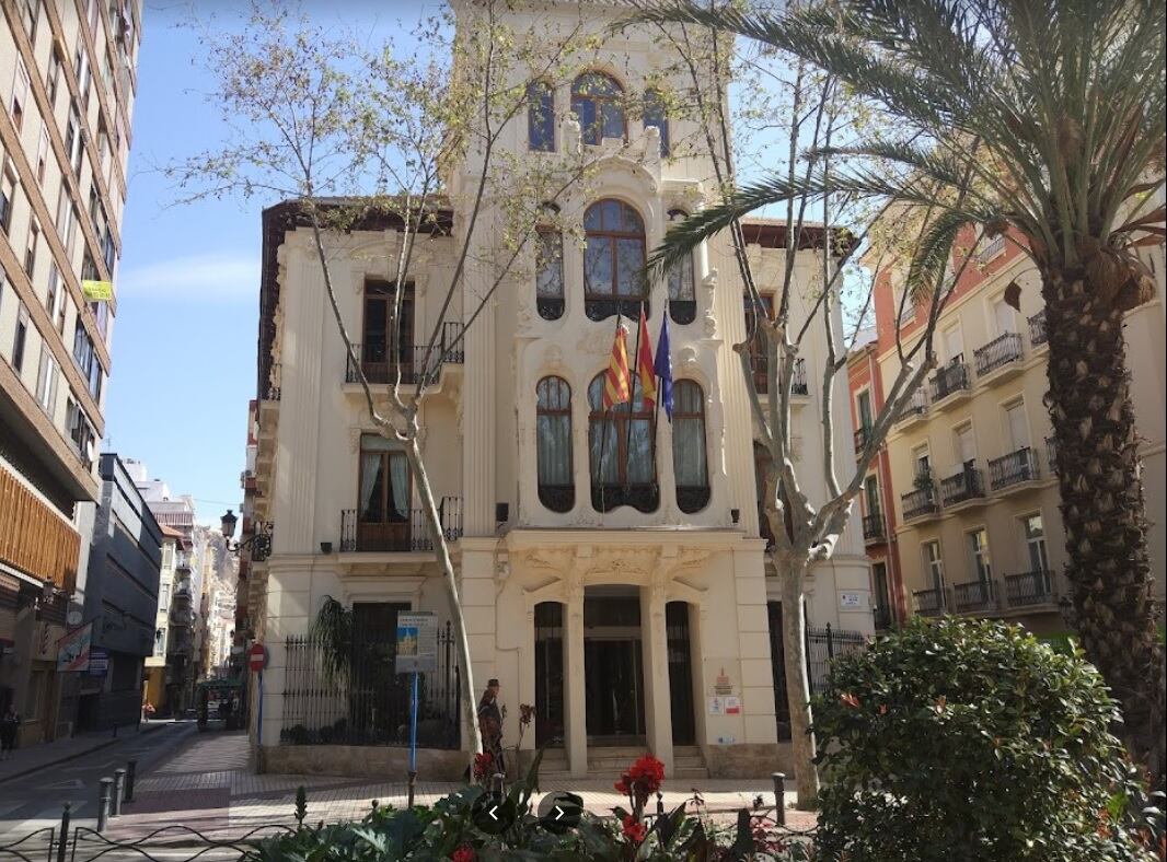 La conocida como Casa de las Brujas en Alicante que en breve pasará a albergar la sede institucional de la Conselleria de Innovación, Universidades, Ciencia y Sociedad Digital