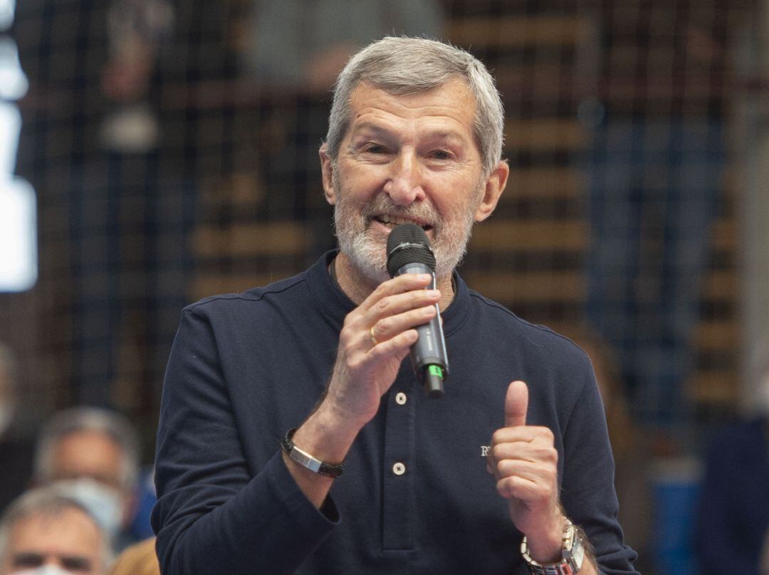 Julio Rodríguez interviene durante un acto del partido en el Polideportivo municipal Cerro Buenavista de Getafe, a 27 de abril de 2021.