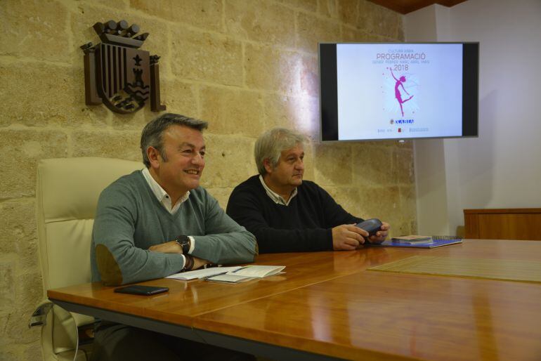 El alcalde de Xàbia, José Chulvi, y el concejal de Cultura, Quico Moragues.