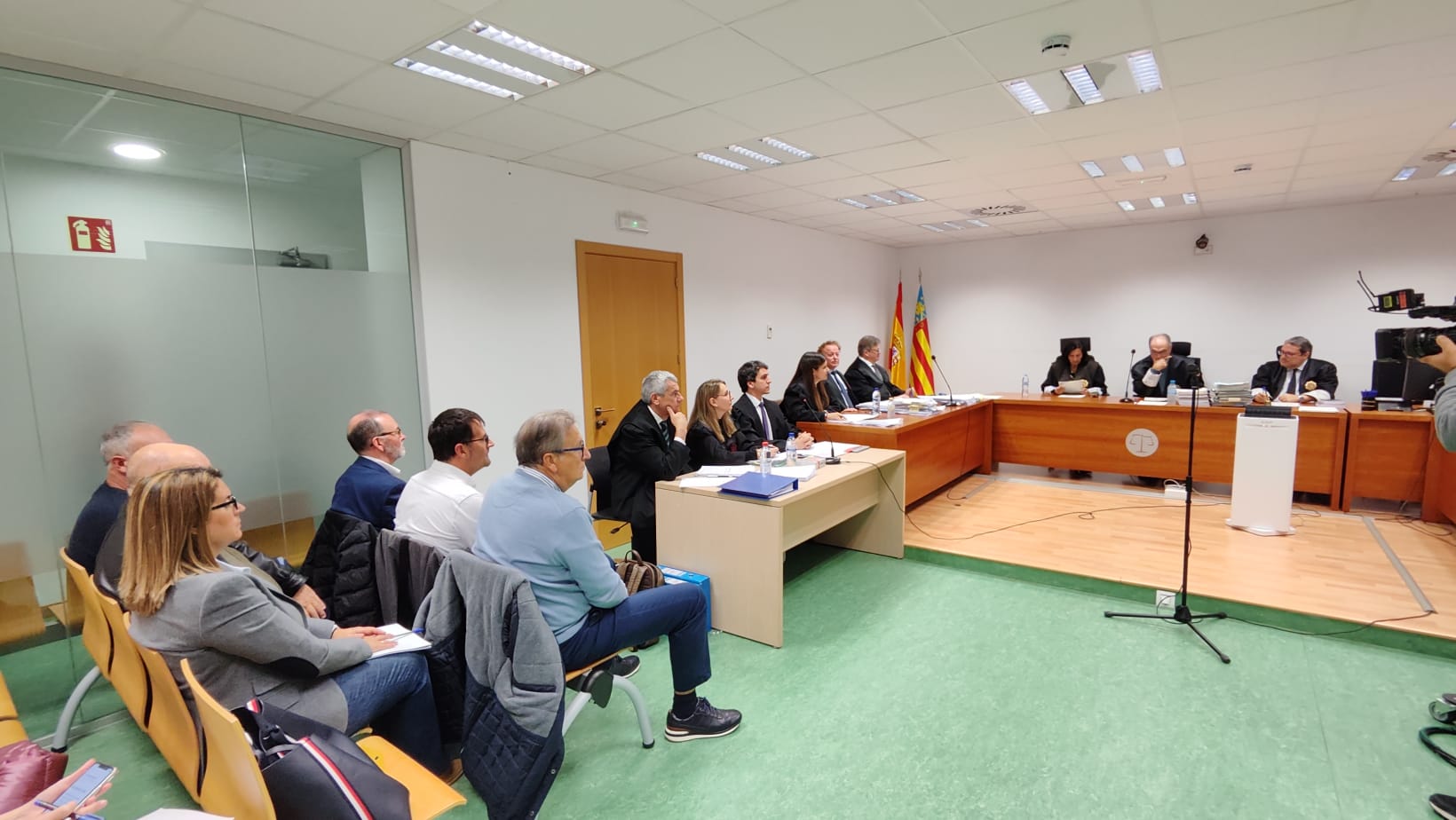 Los acusados por el supuesto fraccionamiento de contratos sentados en el banquillo durante las cuestiones previas