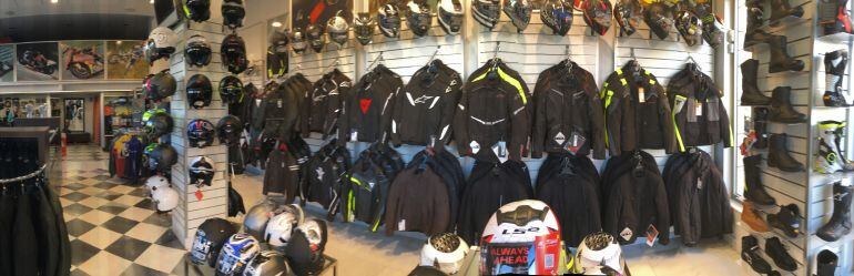 Interior de la tienda Motos Lolo.