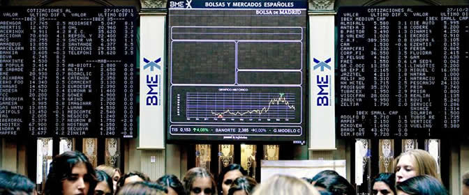 El Ibex se ha disparado un 4,96%, hasta alcanzar en el cierre los 9.270,5 puntos. Logra así la segunda mayor subida del año