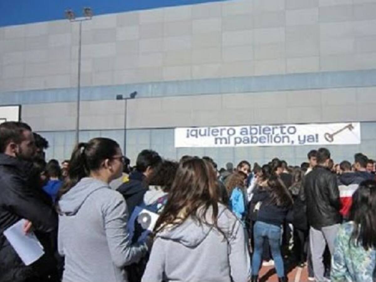 "Hartos" de tener un polideportivo construido y cerrado dese hace cuatro años