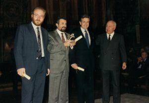 Javier Capitán, Julio César Iglesias, Luis Figuerola-Ferretti y Jesús de Polanco, durante la gala de entrega de los Premios Ondas de 1990.