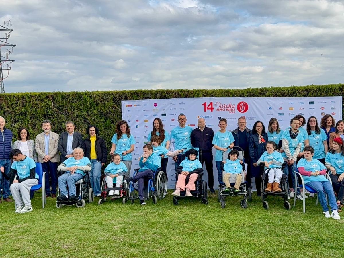 Nubes, ideas y un hogar: así es la nueva camiseta de Aspace Huesca para su 14ª Marcha Solidaria