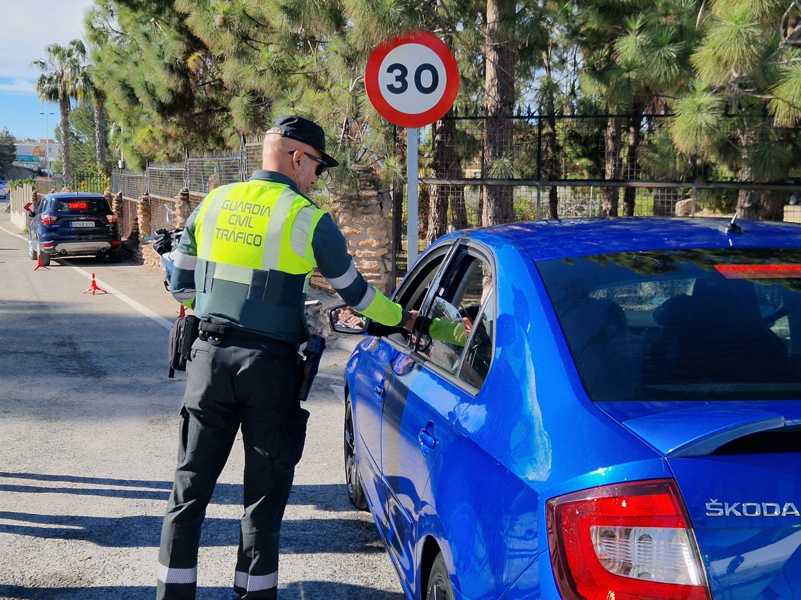 la DGT desarrolla  una campaña especial de vigilancia de uso del cinturón y de  los sistemas de retención infantil