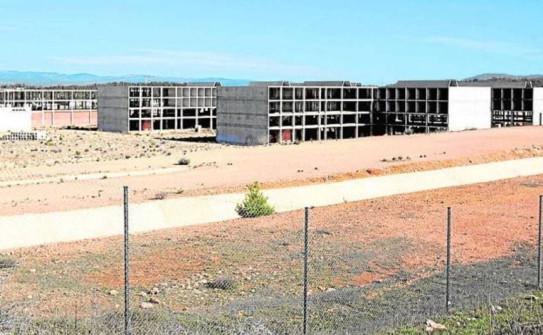 La construcción de una prisión en Siete Aguas se paralizó hace seis años y ahora Interior quiere convertirlo en una gran cárcel psiquiátrica