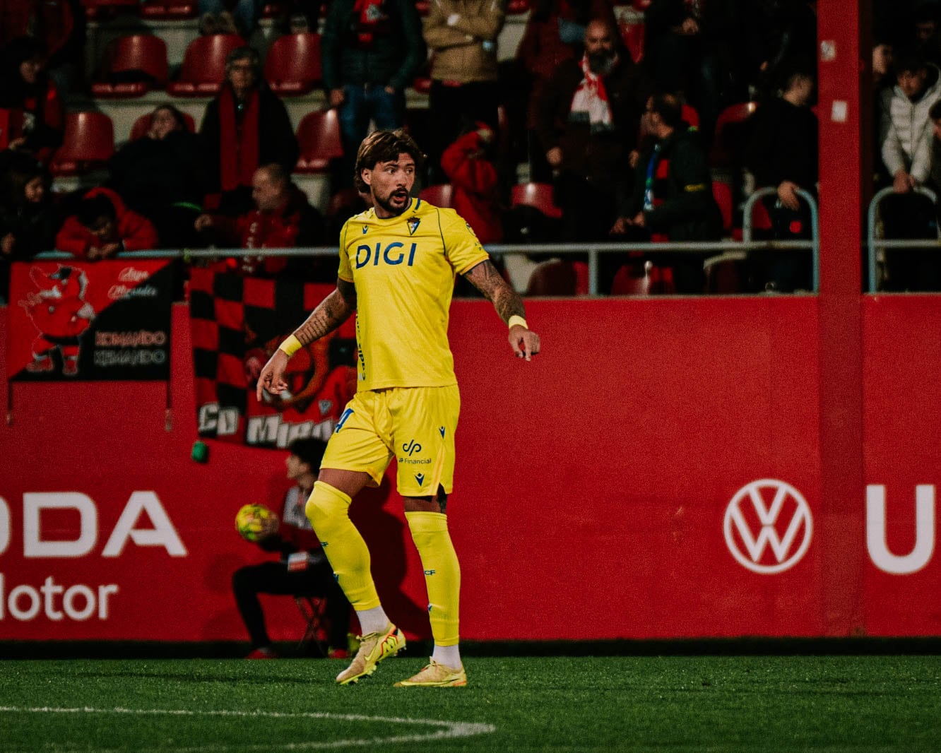 Bojan Kovacevic regresó varios meses después al terreno de juego disputando minutos ante el Mirandés en Anduva. Foto: Cádiz CF.