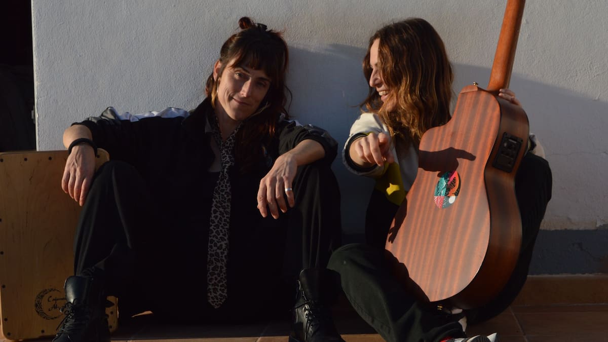 En Femení. Dúo Pluma