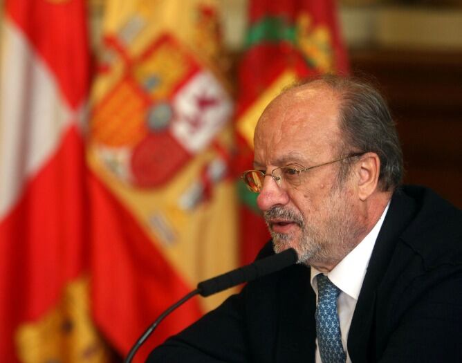 Javier León de la Riva en una comparecencia de prensa