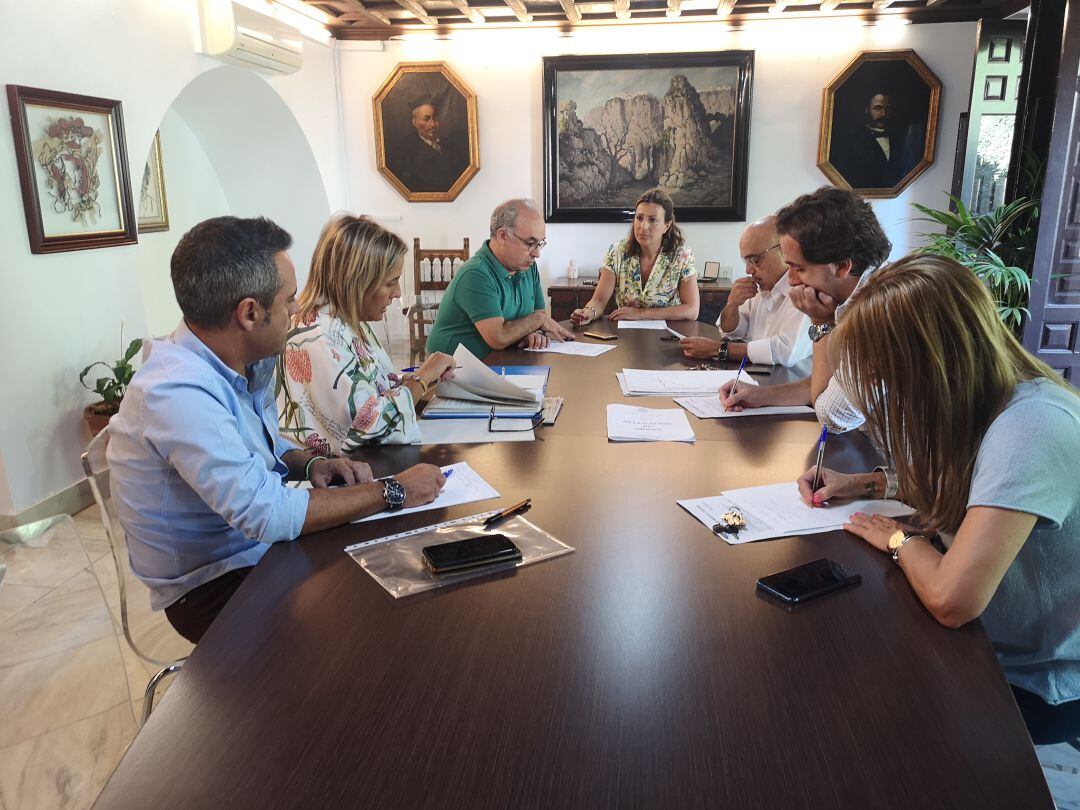 El encuentro tuvo lugar en el Ayuntamiento de Ronda.