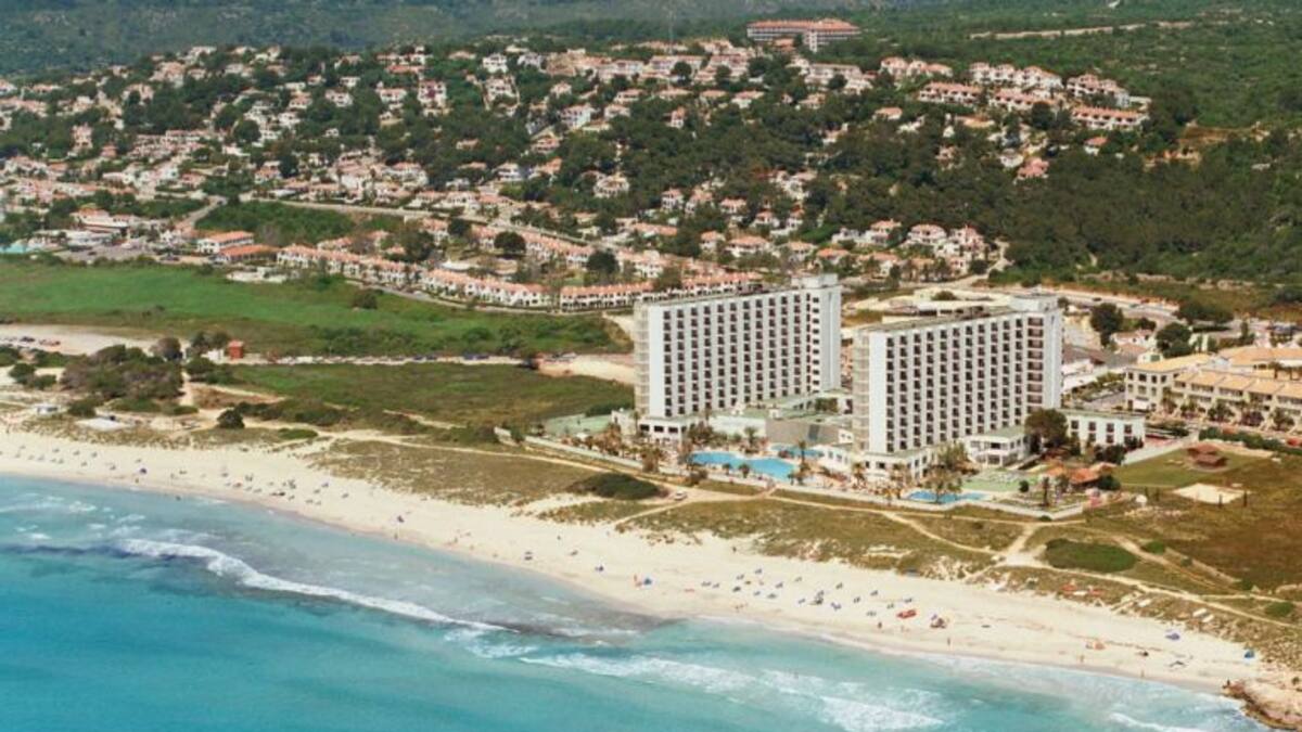 Todas las ilegalidades del Milanos-Pingüinos en Son Bou