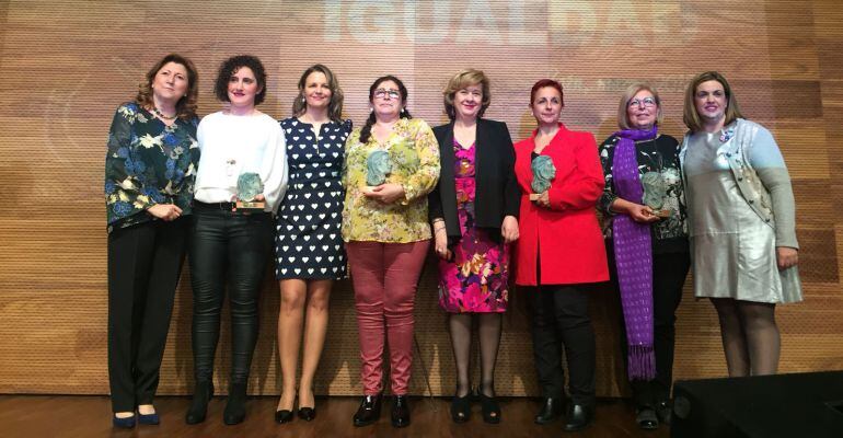 Responsables políticas y premiadas en los I Premios Tiempos para la Igualdad.