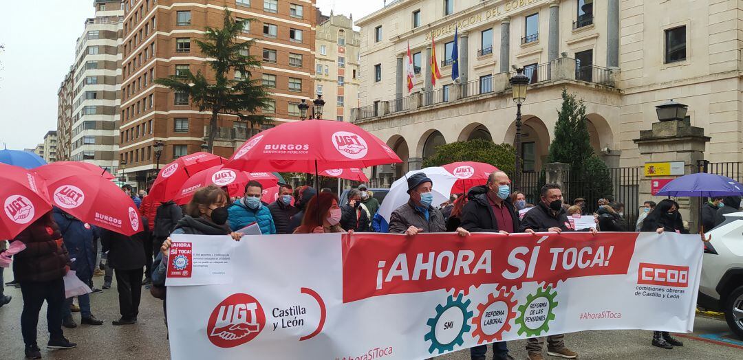 Manifestación de UGT y CCOO ante la Subdelegación del gobierno en Burgos