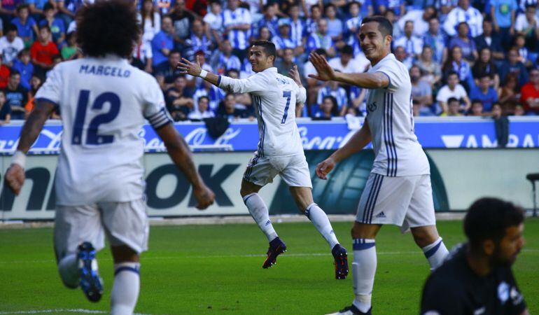 Cristiano Ronaldo celebra uno de los goles ante el Deportivo Alavés