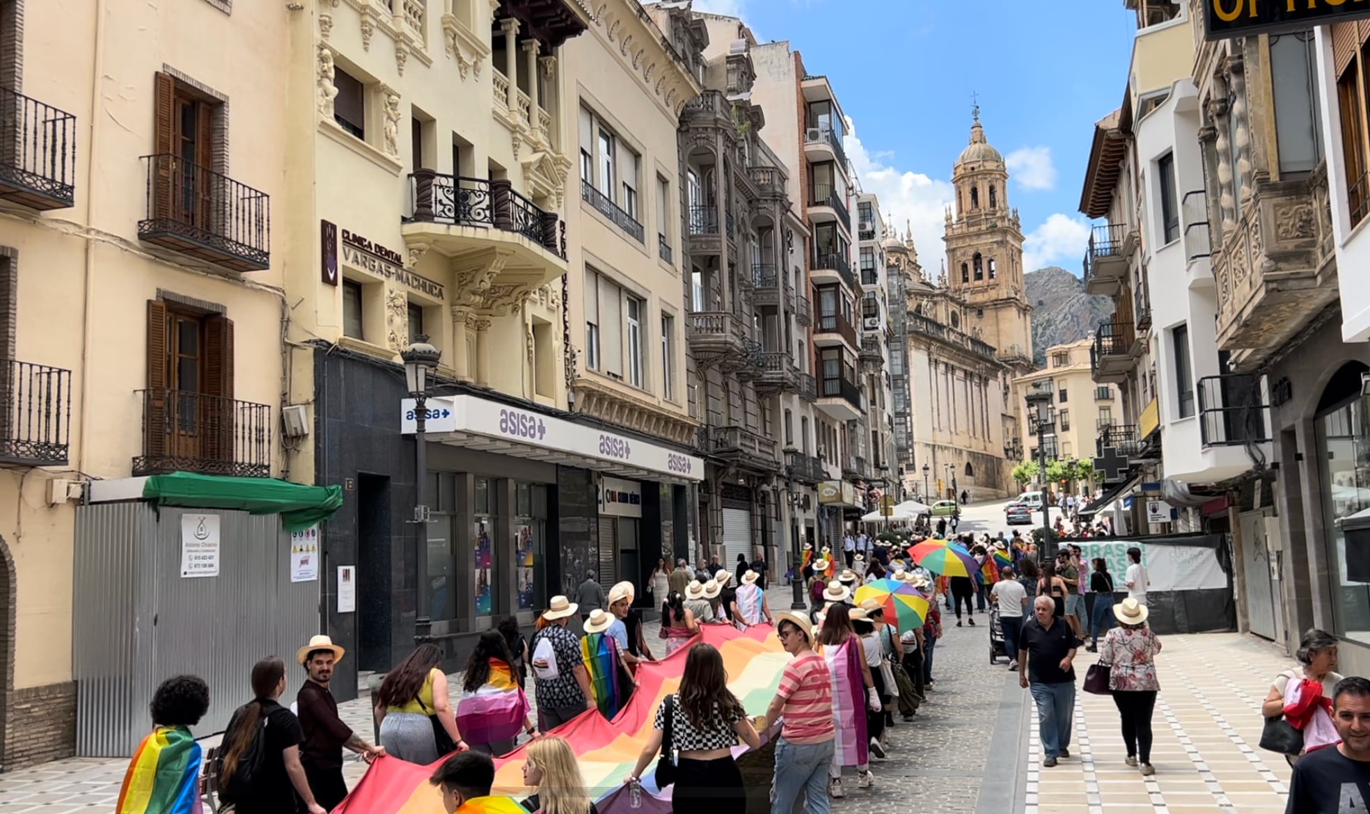 La manifestación del Orgullo, a su paso por la Carrera.