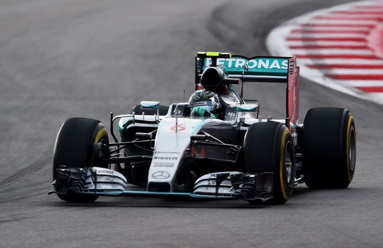 Nico Rosberg conduce su Mercedes en el circuito de Sochi.