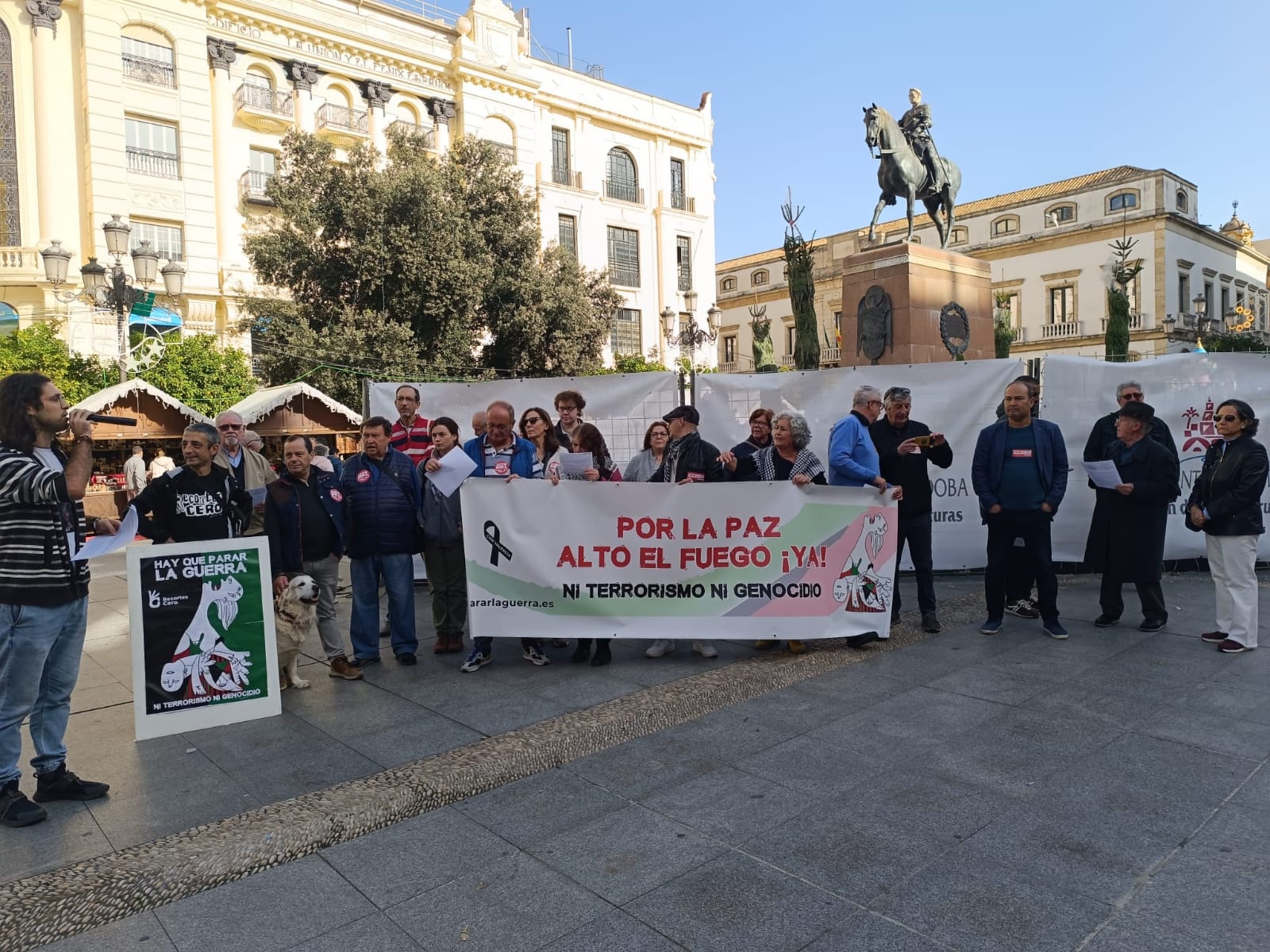 Sindicatos, partidos y organizaciones sociales se concentran en Las Tendillas pidiendo el alto el fuego en Gaza