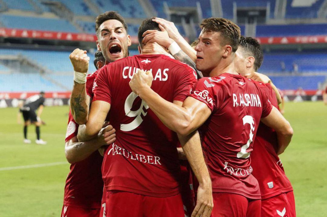 Los jugadores del CD Castellón celebran el tanto del capitán David Cubillas