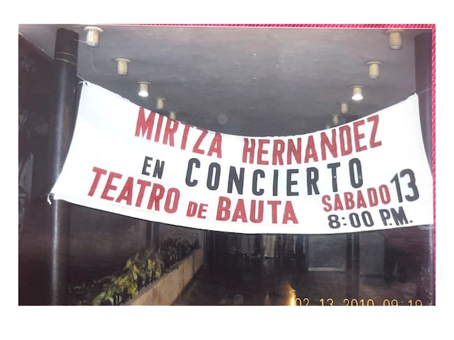 Pancarta con la que recibieron a Mirtza en uno de sus conciertos