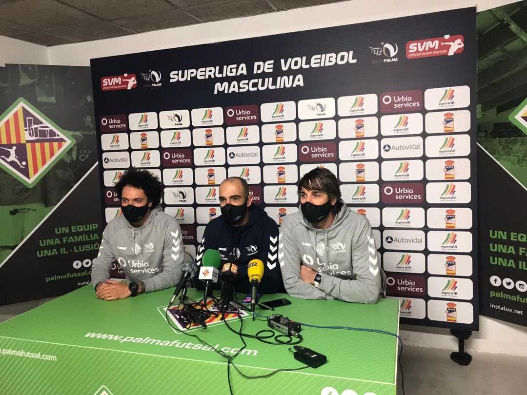 Ricardo Perini, Marcos Dreyer y Abel Bernal en la rueda de prensa de esta mañana.