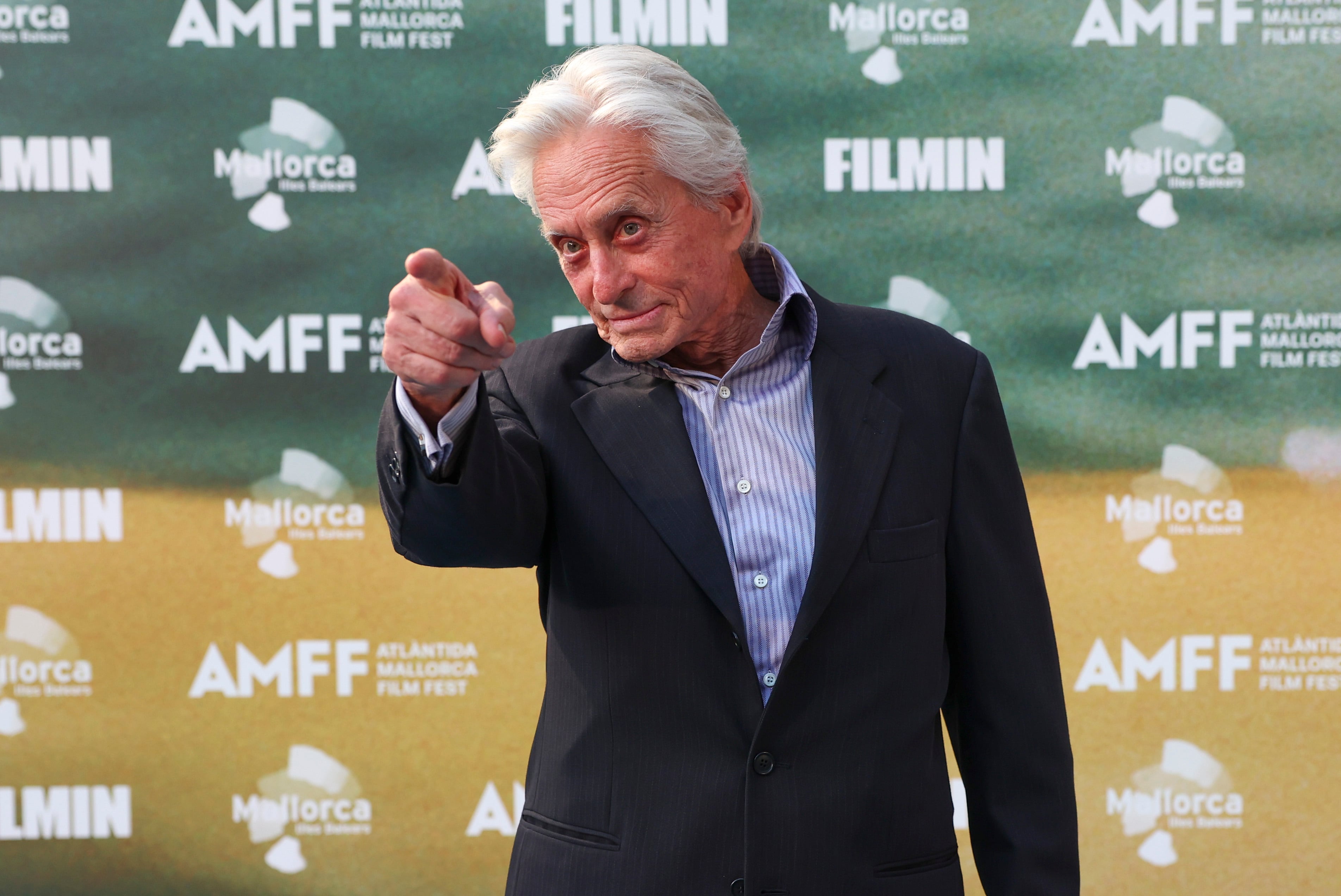 PALMA DE MALLORCA, 28/07/2024.- El actor estadounidense Michael Douglas, a su llegada a la gala de clausura del Atlántida Mallorca Filma Fest celebrada este domingo en la capital balear. EFE/Ballesteros
