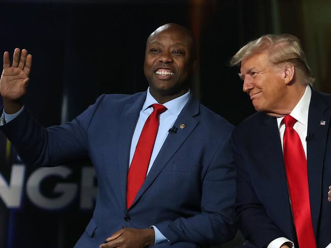 Tim Scott apoya a Trump en un acto del Partido Republicano.