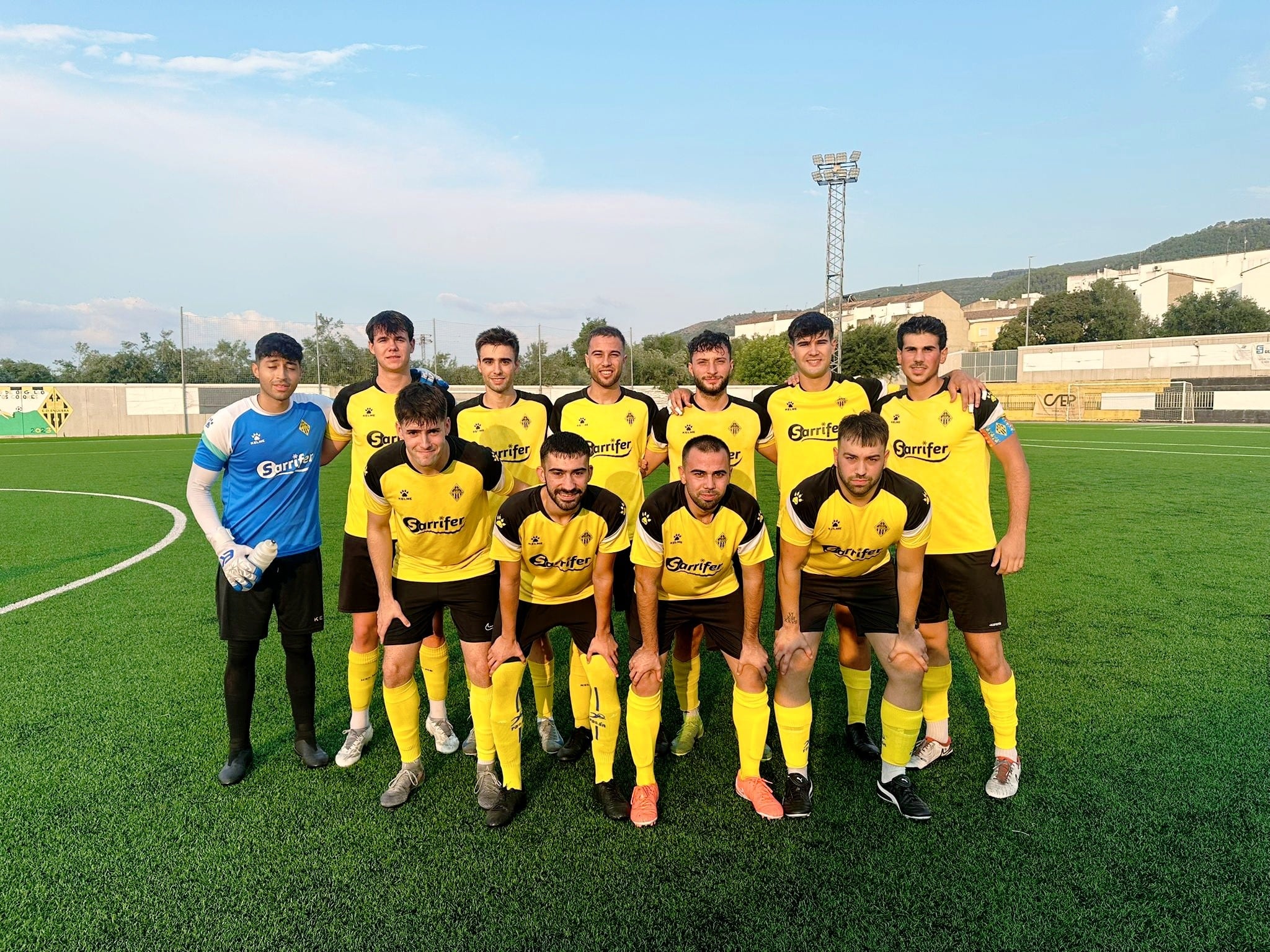 Formación del CD Enguera esta pretemporada ante el CD Olímpic (Fuente: RRSS CD Enguera)