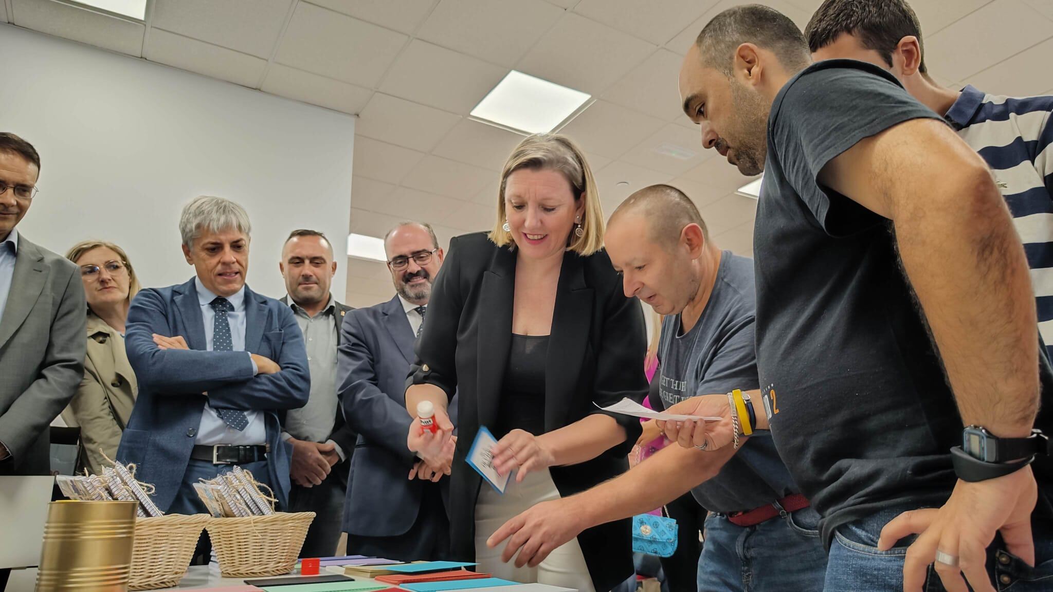 La consejera de Familia visita el centro