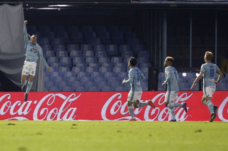 Iago celebrando su gol contra el Granada