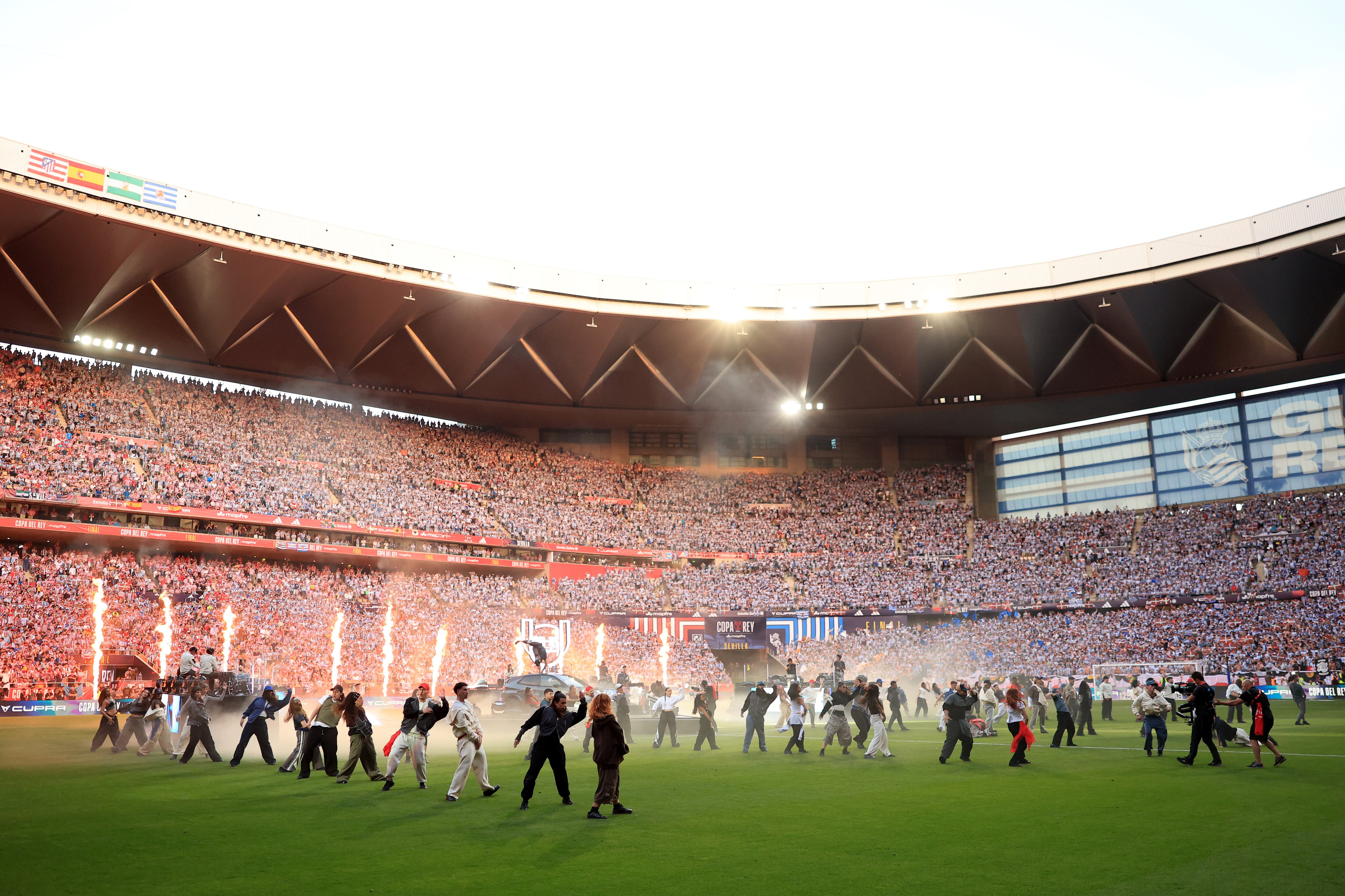 El espectáculo previo a la Final de Copa del Rey entre Atlético y Real Sociedad