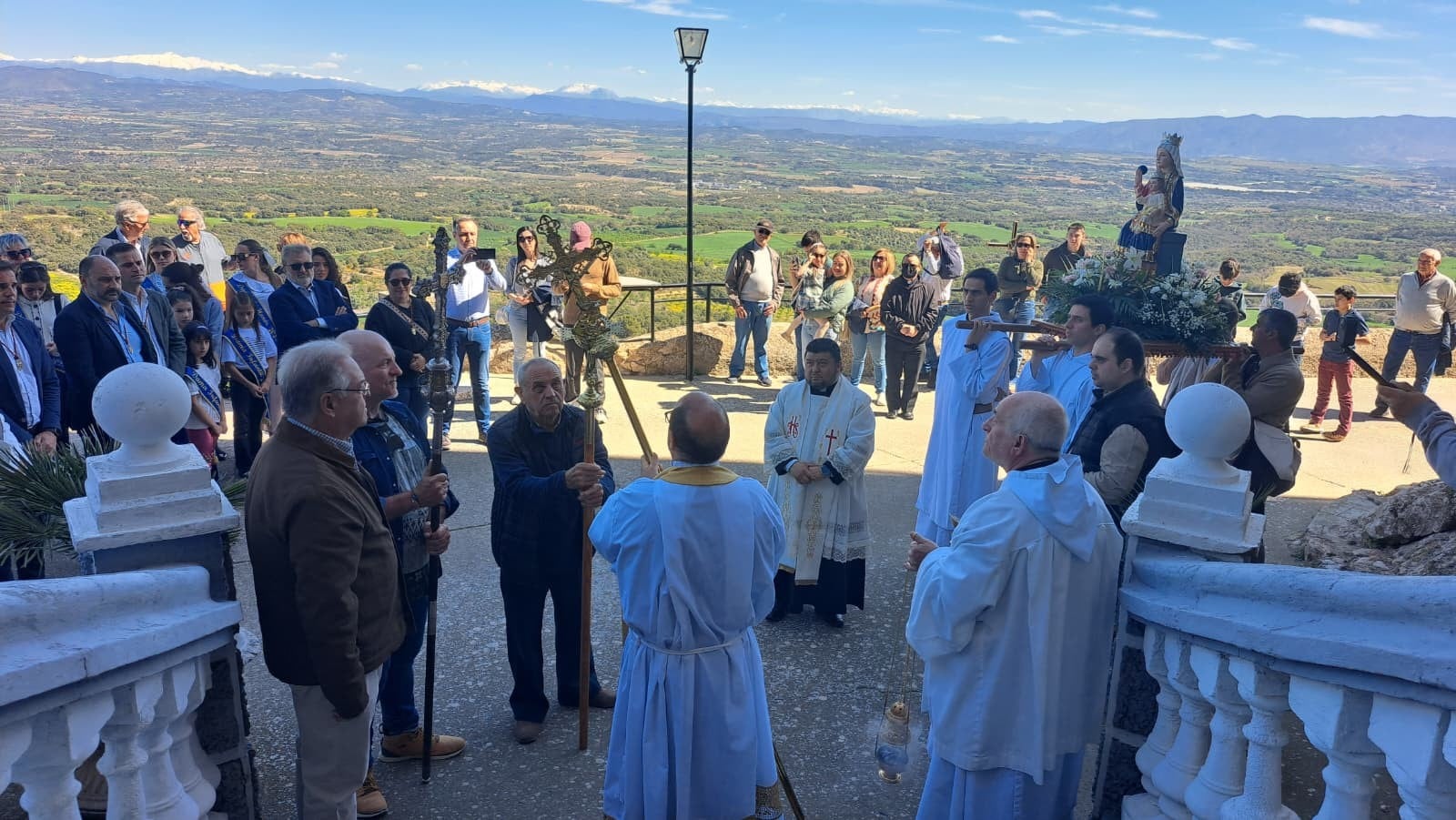 Encuentro de las cruces en el Monasterio de El Pueyo