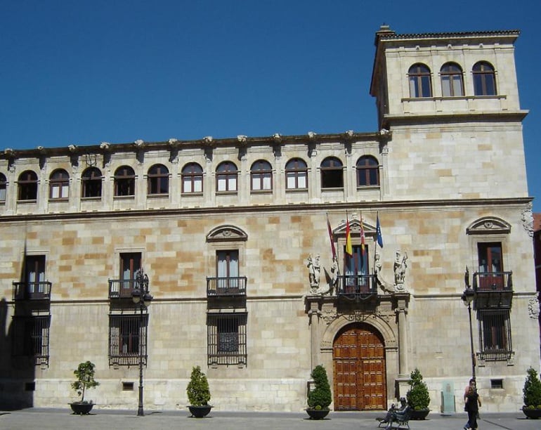 La sede de la Diputación Provincial de León, Palacio de los Guzmanes