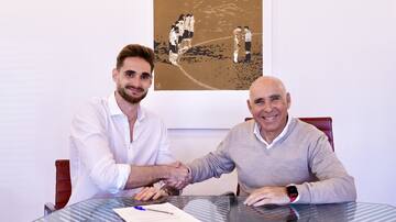 Jokin Ezkieta renueva con el Racing hasta 2027