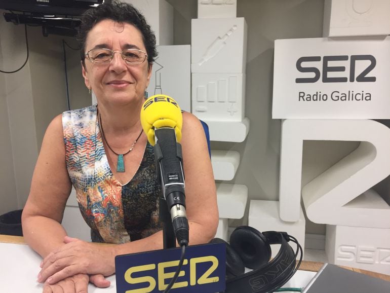 Rosario Álvarez Blanco en el estudio de Radio Galicia