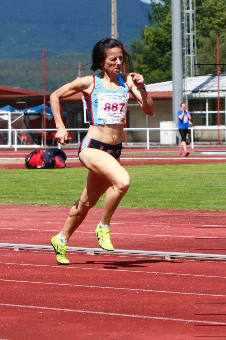 La atleta ourensana, con ficha del Celta, en plena competición