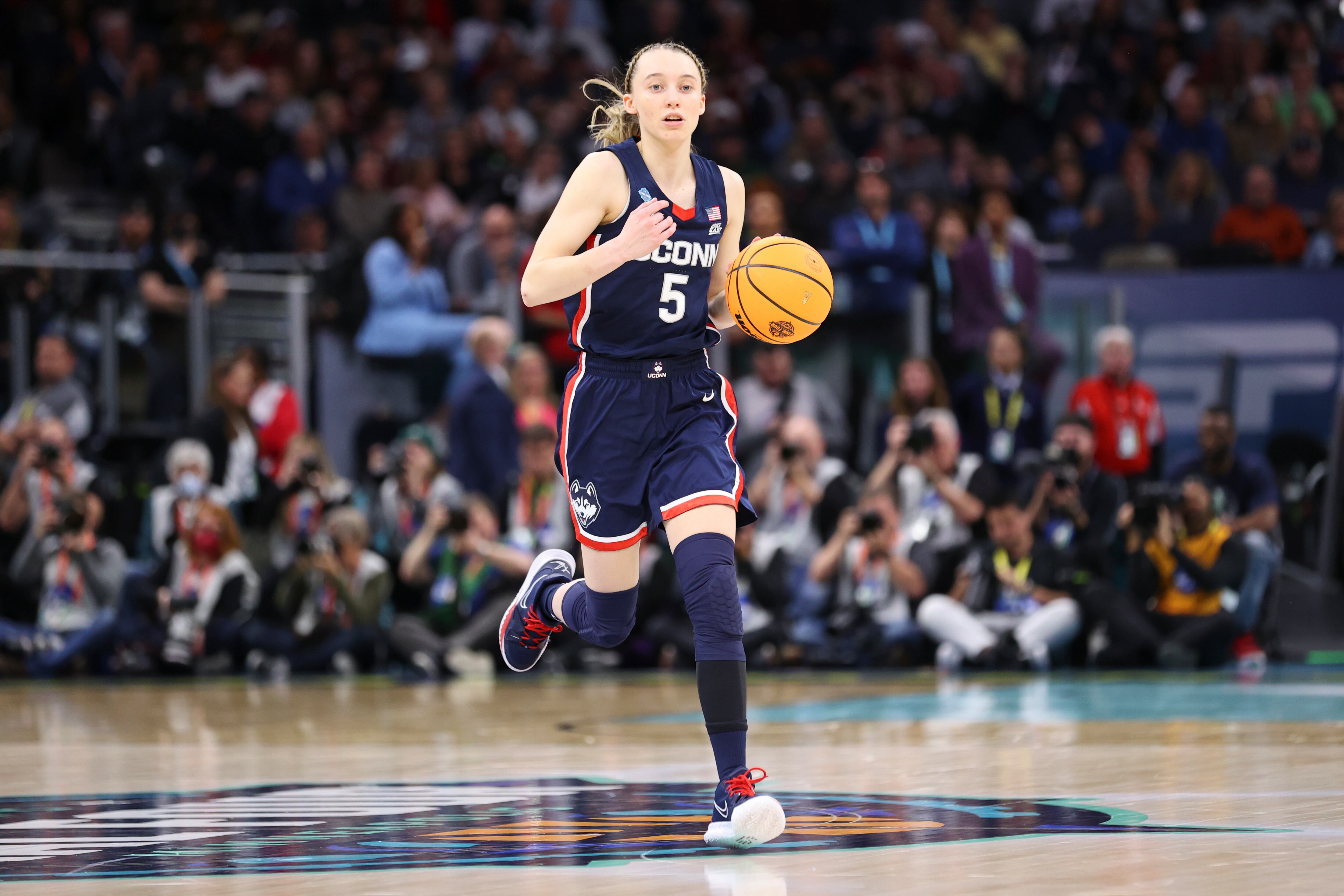 Paige Bueckers, en un partido con los Uconn Huskies