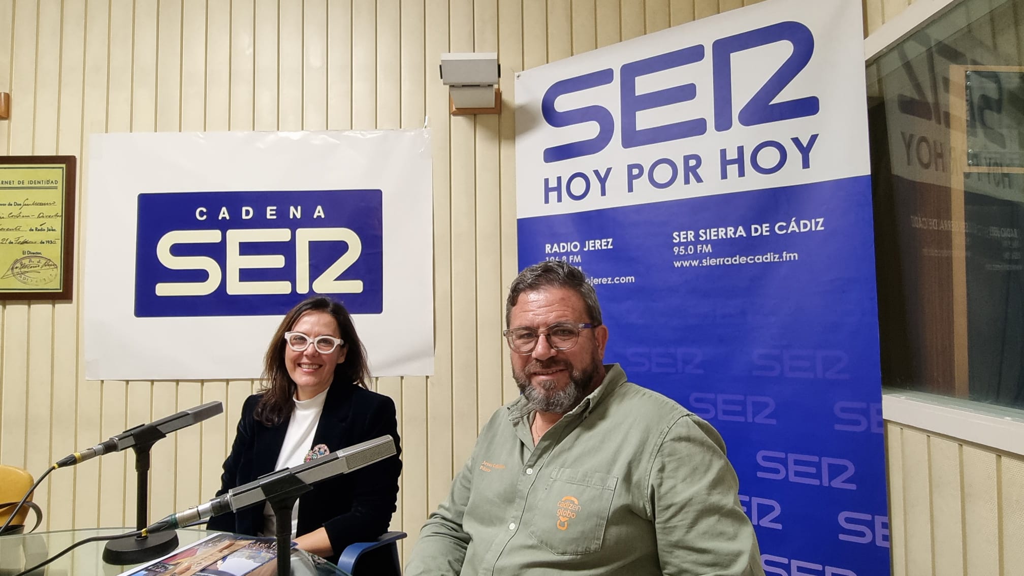 Mar Fernández y Jesús Cabañeros de la empresa cadizenglobo.com