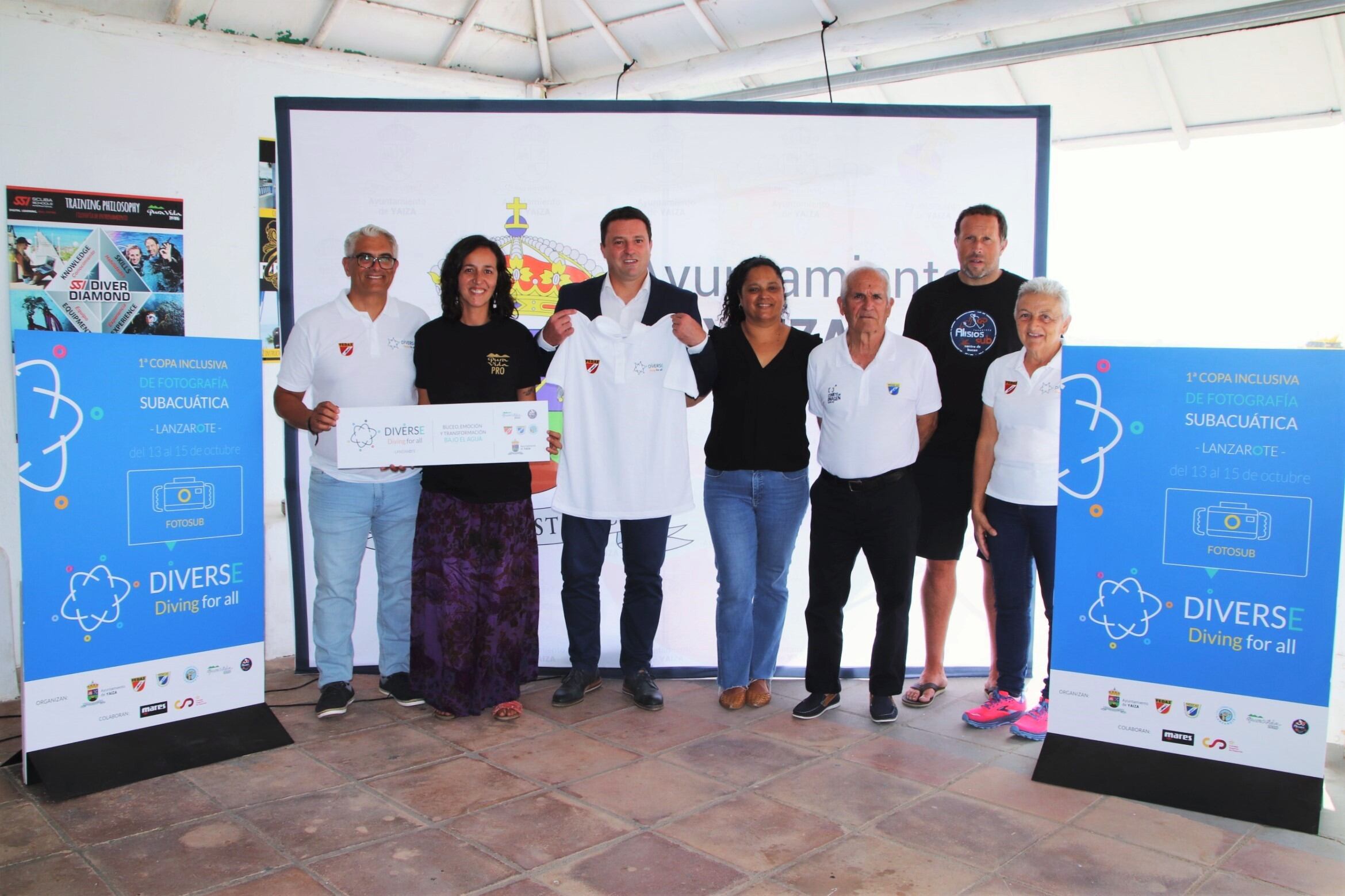 Autoridades en la presentación realizada en Playa Blanca.