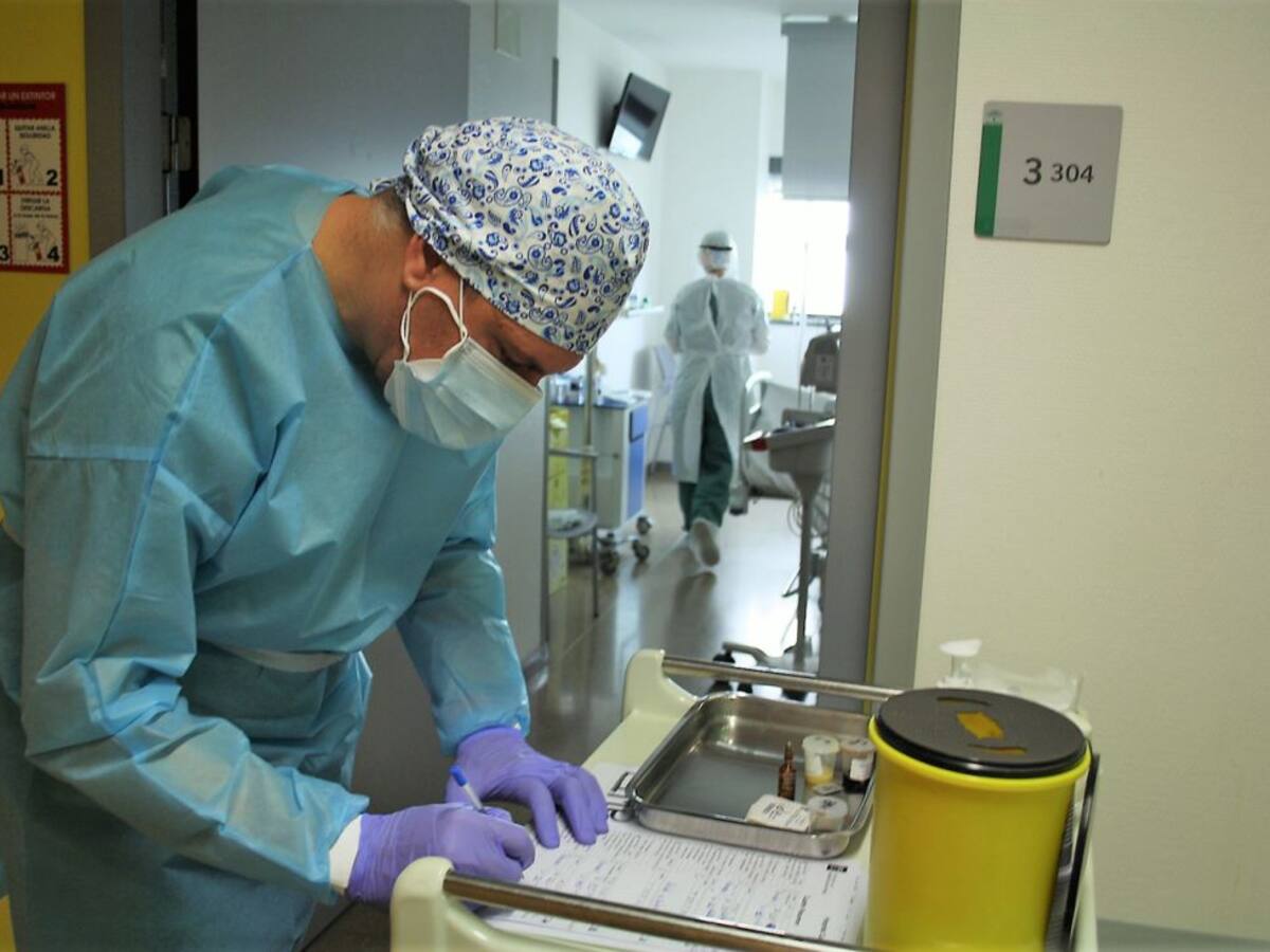 El Clínico de Granada refuerza así sus servicios para atender más y mejor a los 'enfermos covid'