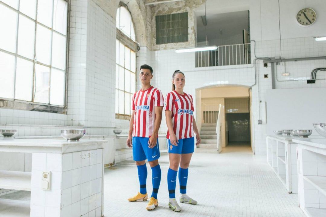 Gaspar Campos y Érika lucen las nuevas equipaciones rojiblancas.