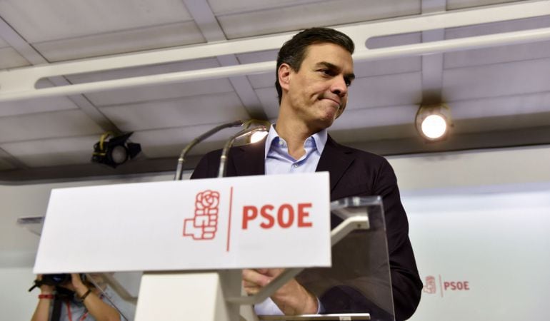 El secretario general del PSOE, Pedro Sánchez, durante la rueda de prensa en la que anunció su dimisión, el pasado 1 de octubre.