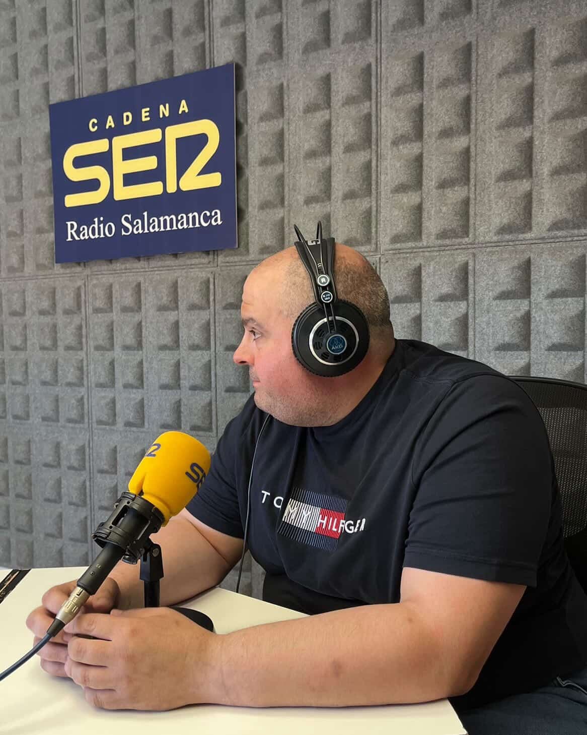 Sebas Elena, en los estudios de la SER en su despedida como jugador del BM Salamanca/SER