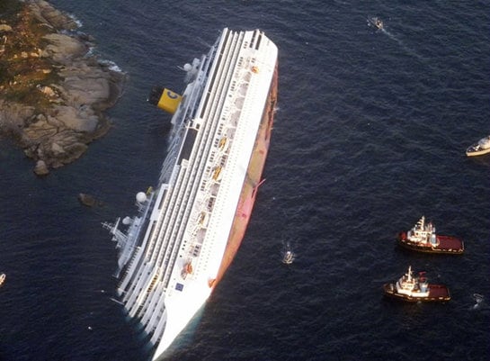 Vista aérea del buque accidentado