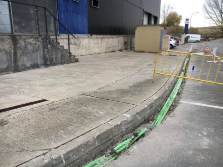 Obras de instalación de fibra óptica en el Polígono de Valverde