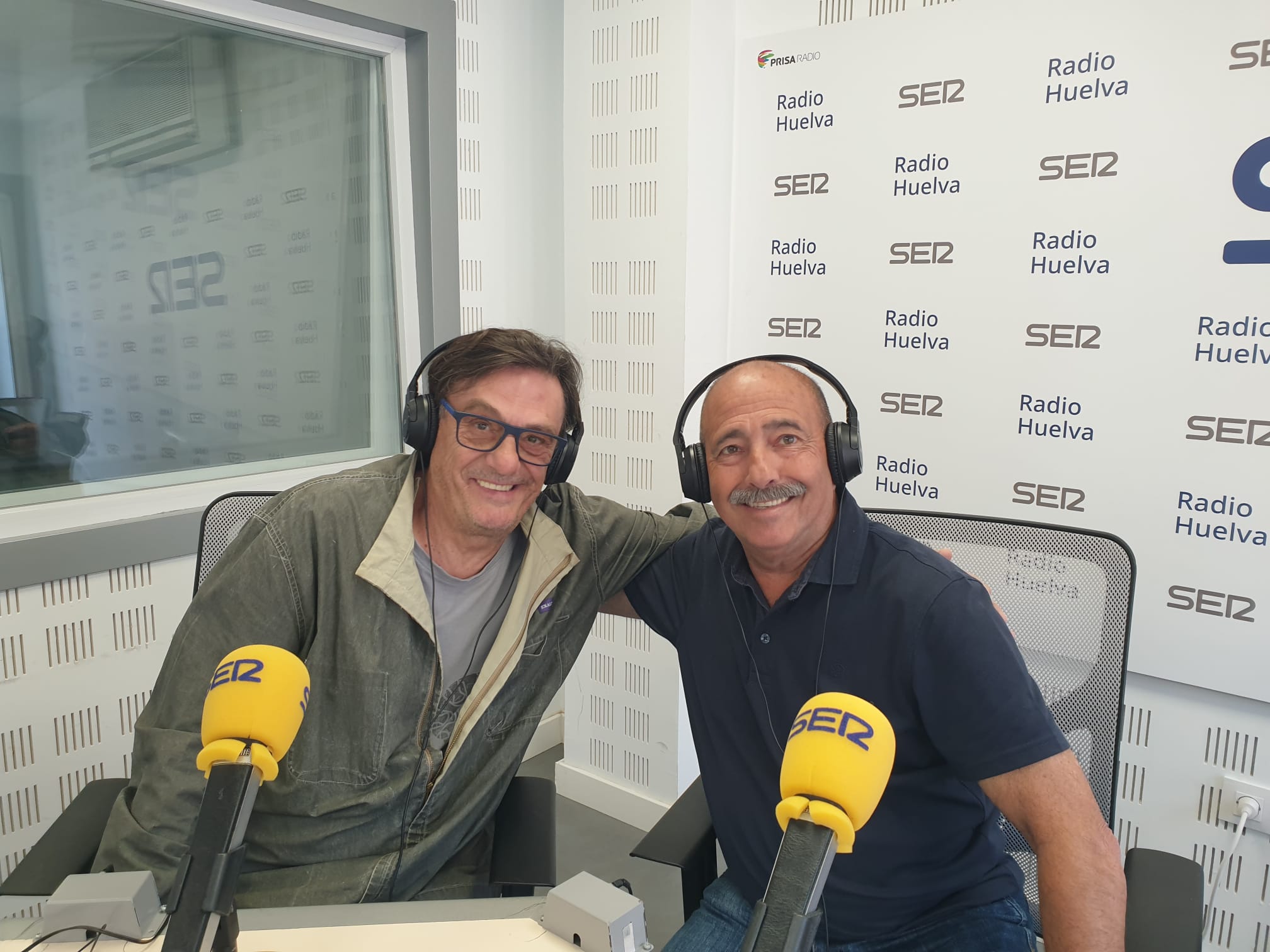 Juan Carlos Saénz de Sicilia y Mejías junto a Antonio García, ex director de la Escuela de Arte León Ortega de Huelva