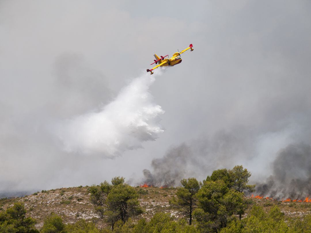 Imagen de la extinción de un incendio en Bocairent.