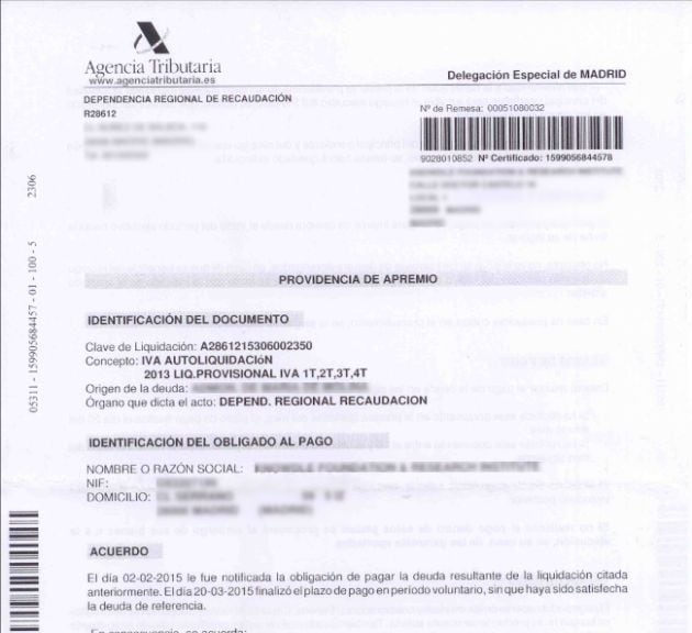 La factura adjunta en el correo electrónico.